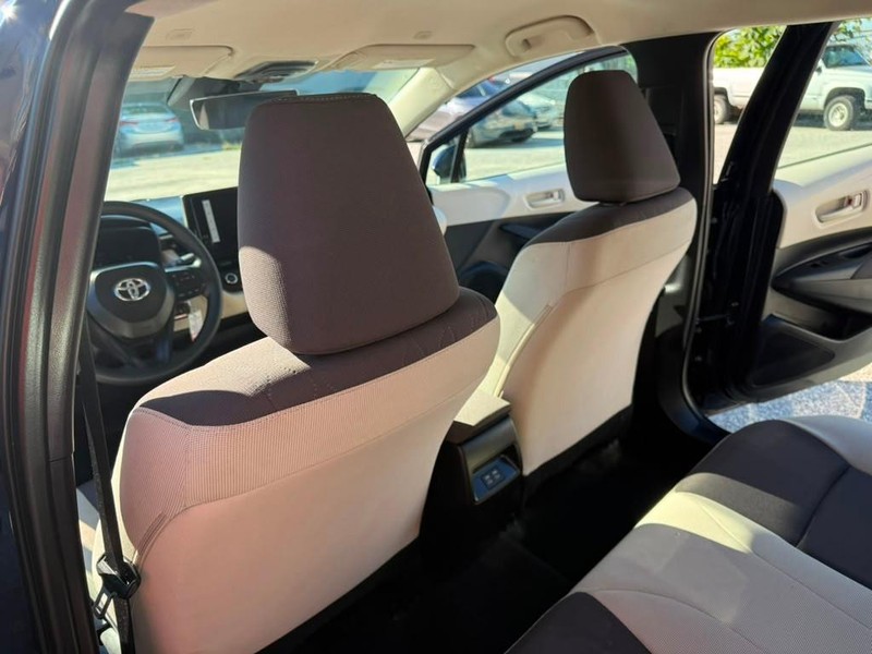 Toyota Corolla Vehicle Full-screen Gallery Image 16