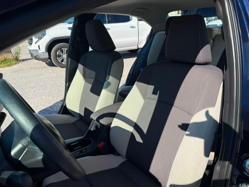 Toyota Corolla Vehicle Full-screen Gallery Image 17