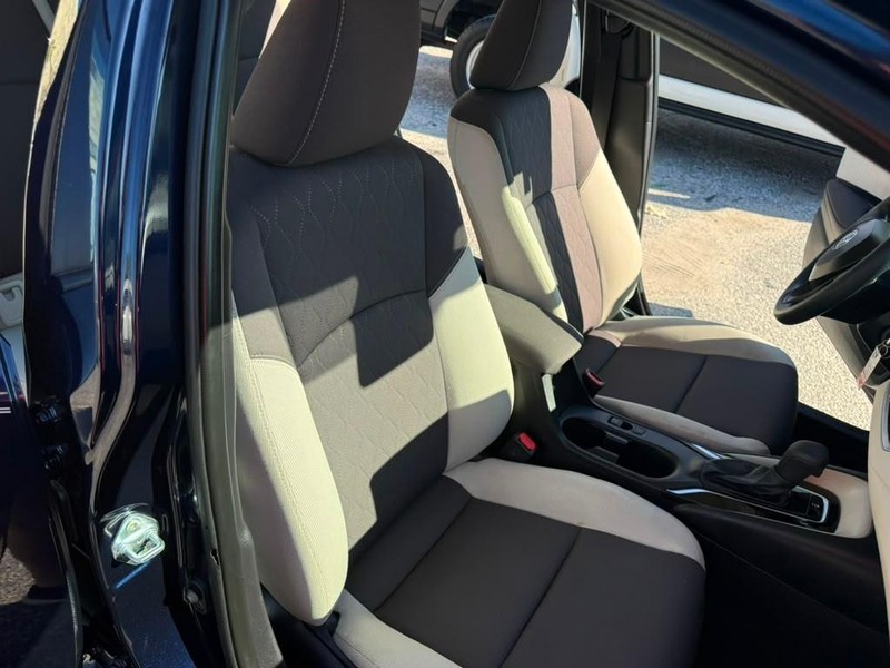 Toyota Corolla Vehicle Full-screen Gallery Image 18