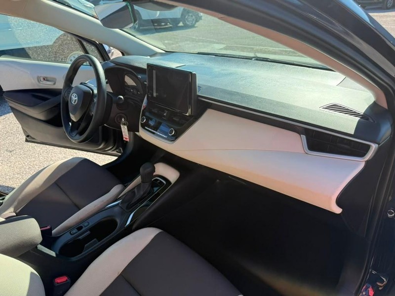 Toyota Corolla Vehicle Full-screen Gallery Image 20