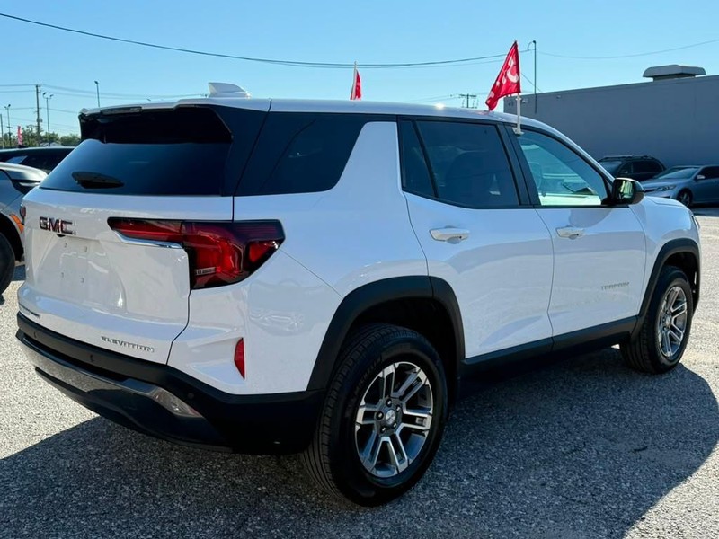 GMC Terrain Vehicle Full-screen Gallery Image 7
