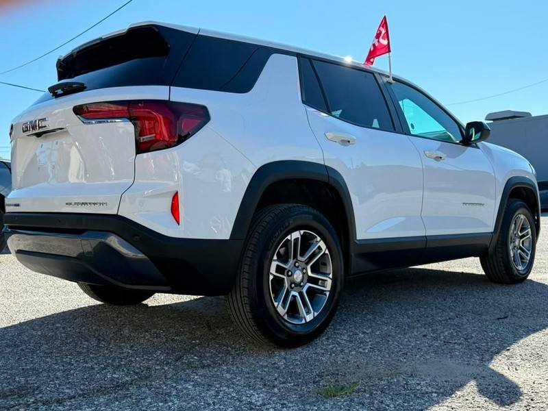 GMC Terrain Vehicle Full-screen Gallery Image 9