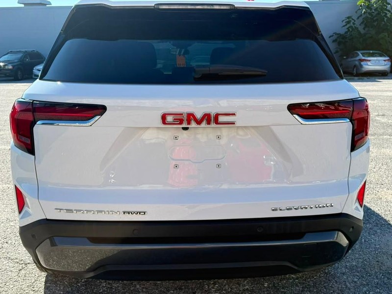 GMC Terrain Vehicle Full-screen Gallery Image 10