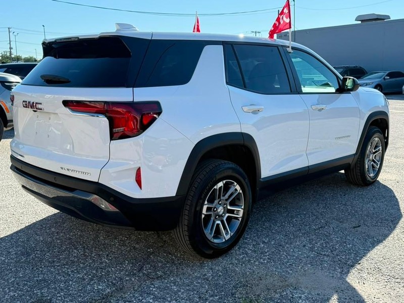GMC Terrain Vehicle Full-screen Gallery Image 11