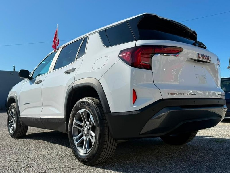 GMC Terrain Vehicle Full-screen Gallery Image 12