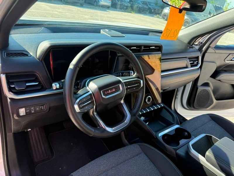 GMC Terrain Vehicle Full-screen Gallery Image 13