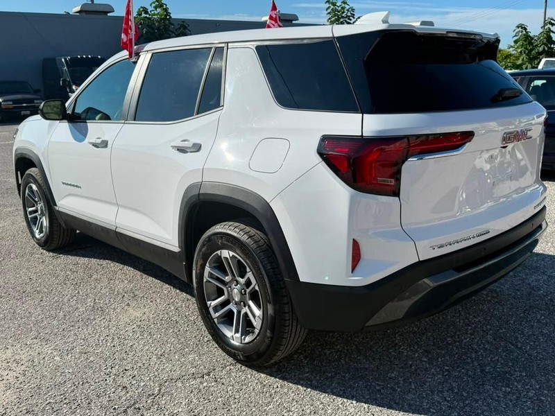 GMC Terrain Vehicle Full-screen Gallery Image 14