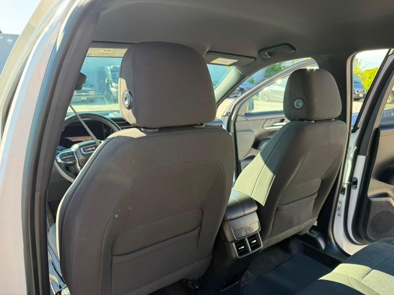 GMC Terrain Vehicle Full-screen Gallery Image 15