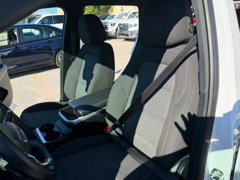 GMC Terrain Vehicle Full-screen Gallery Image 16