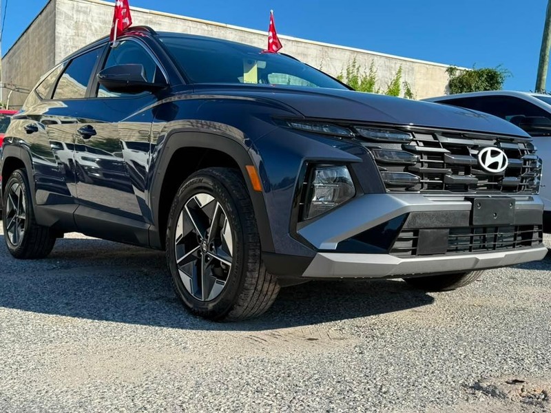 Hyundai Tucson Vehicle Full-screen Gallery Image 5