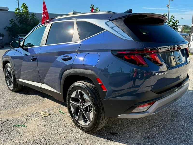 Hyundai Tucson Vehicle Full-screen Gallery Image 9