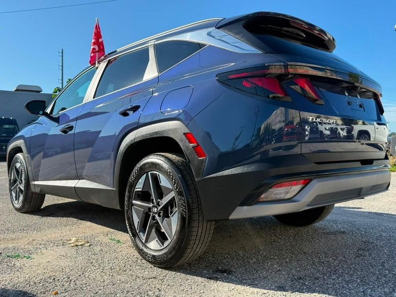 Hyundai Tucson Vehicle Full-screen Gallery Image 10