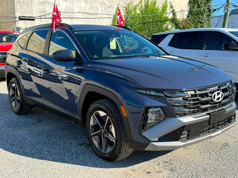 Hyundai Tucson Vehicle Full-screen Gallery Image 12