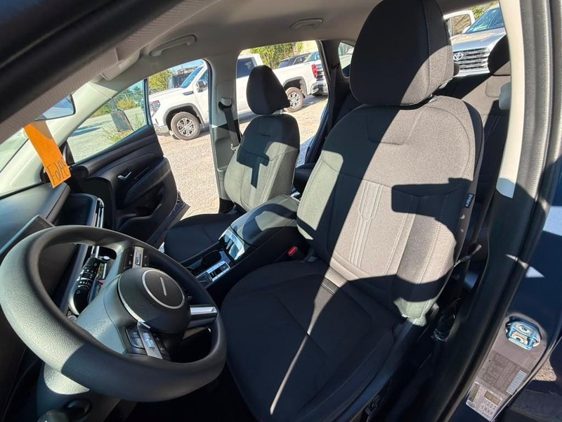 Hyundai Tucson Vehicle Full-screen Gallery Image 13