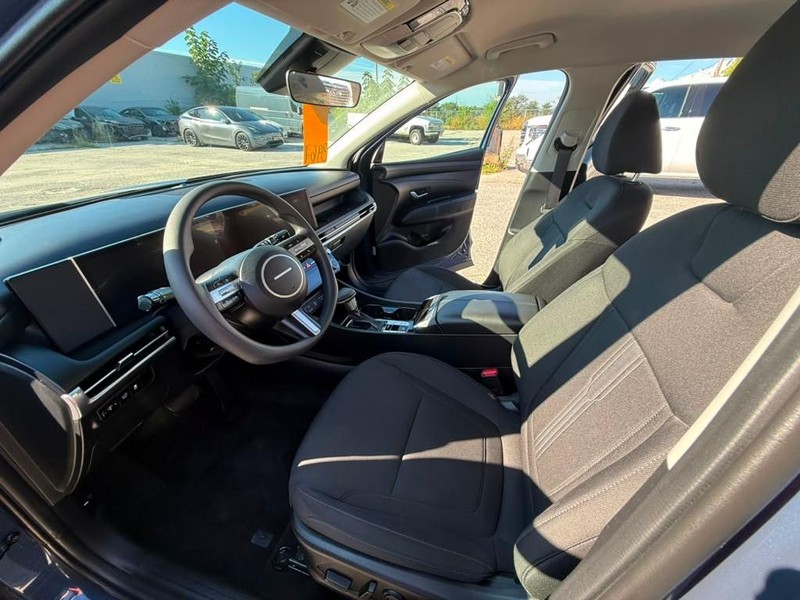 Hyundai Tucson Vehicle Full-screen Gallery Image 14