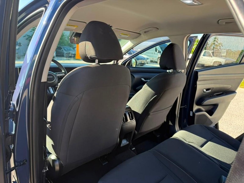 Hyundai Tucson Vehicle Full-screen Gallery Image 15