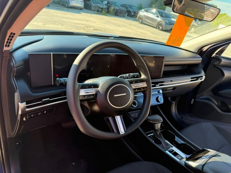 Hyundai Tucson Vehicle Full-screen Gallery Image 17
