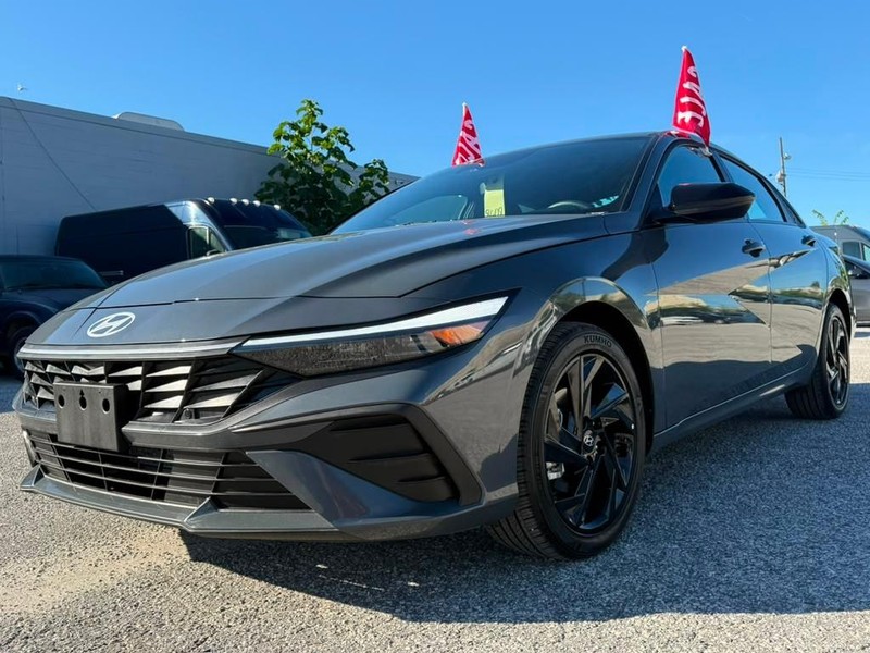Hyundai Elantra Vehicle Full-screen Gallery Image 2