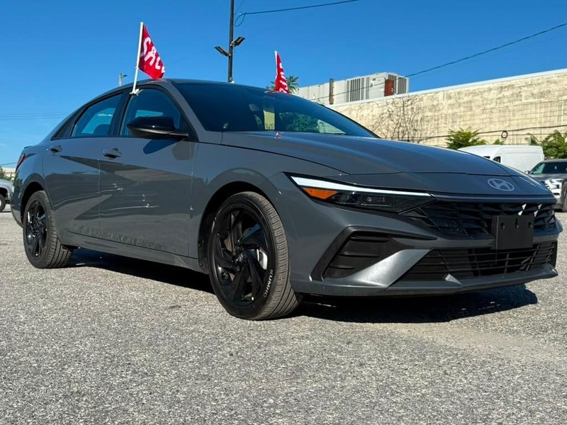 Hyundai Elantra Vehicle Full-screen Gallery Image 5