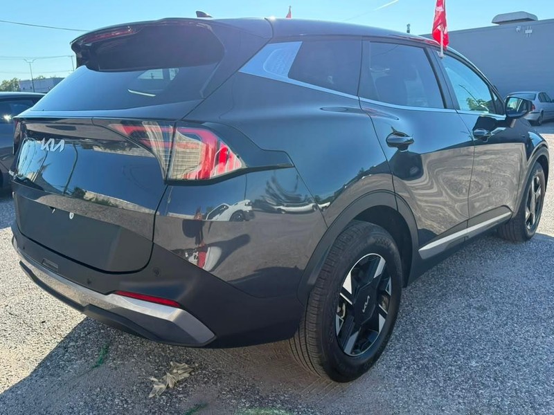 Kia Sportage Vehicle Full-screen Gallery Image 5