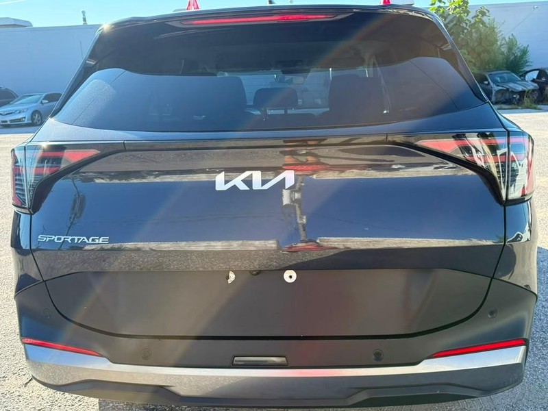 Kia Sportage Vehicle Full-screen Gallery Image 7