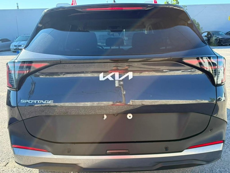 Kia Sportage Vehicle Full-screen Gallery Image 8