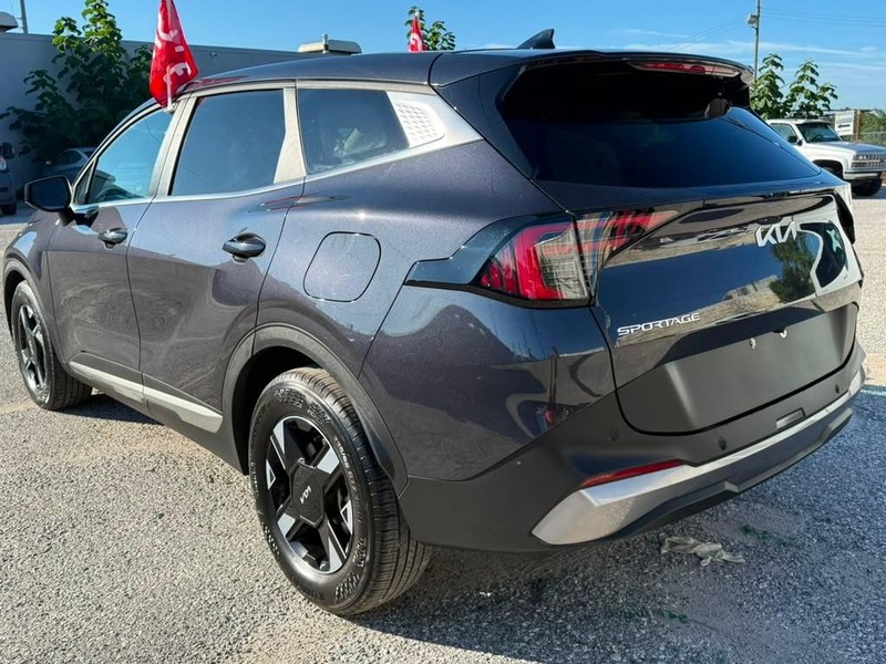 Kia Sportage Vehicle Full-screen Gallery Image 9