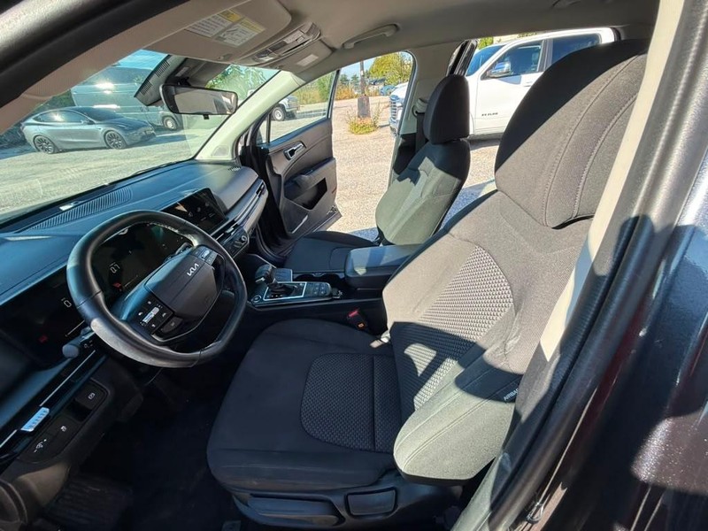 Kia Sportage Vehicle Full-screen Gallery Image 15