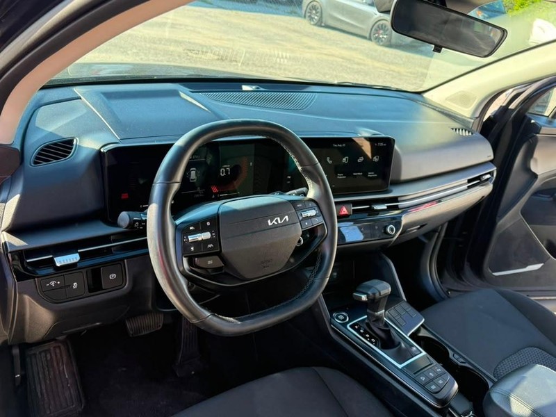 Kia Sportage Vehicle Full-screen Gallery Image 16