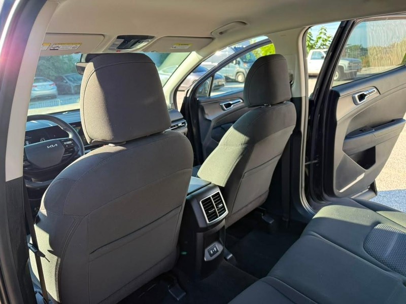 Kia Sportage Vehicle Full-screen Gallery Image 17
