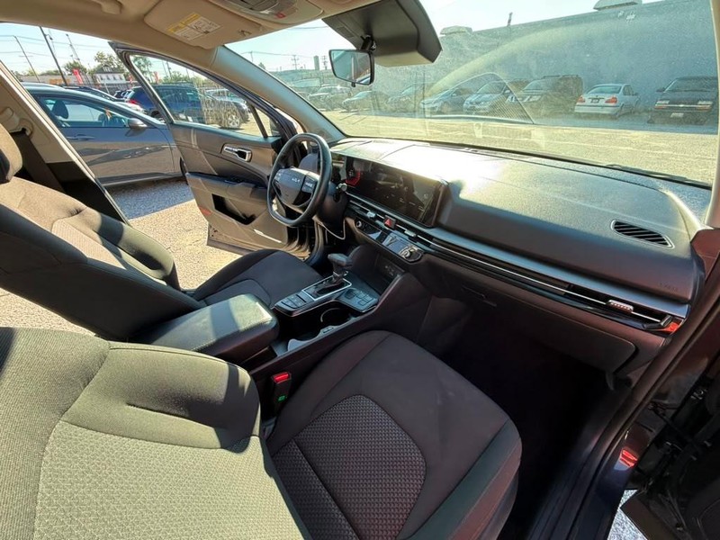 Kia Sportage Vehicle Full-screen Gallery Image 24