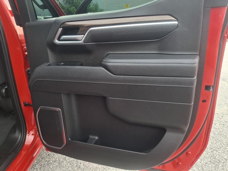 Chevrolet Silverado 1500 Vehicle Full-screen Gallery Image 8
