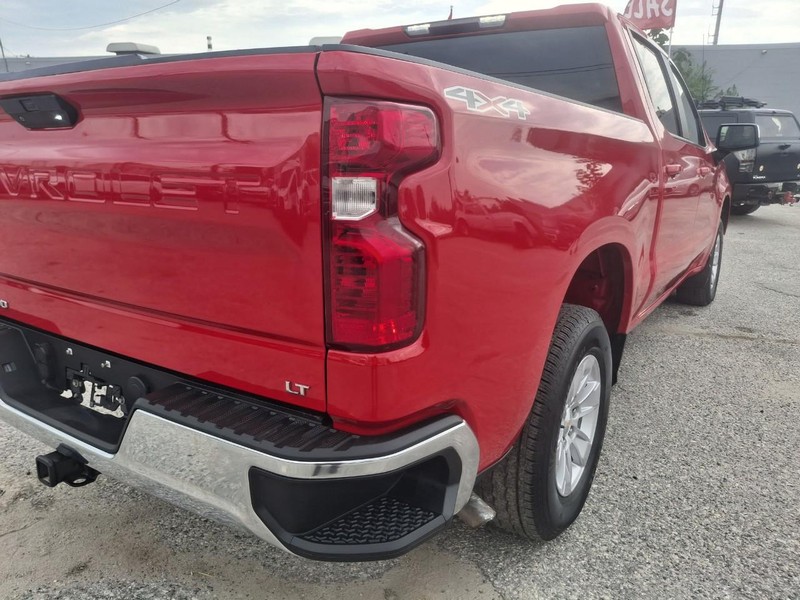 Chevrolet Silverado 1500 Vehicle Full-screen Gallery Image 10