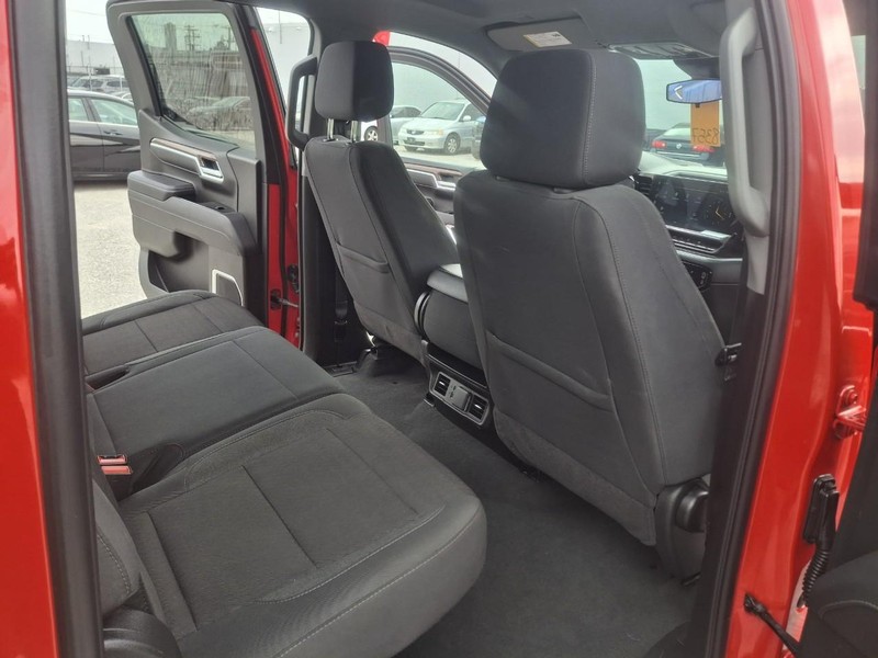 Chevrolet Silverado 1500 Vehicle Full-screen Gallery Image 11