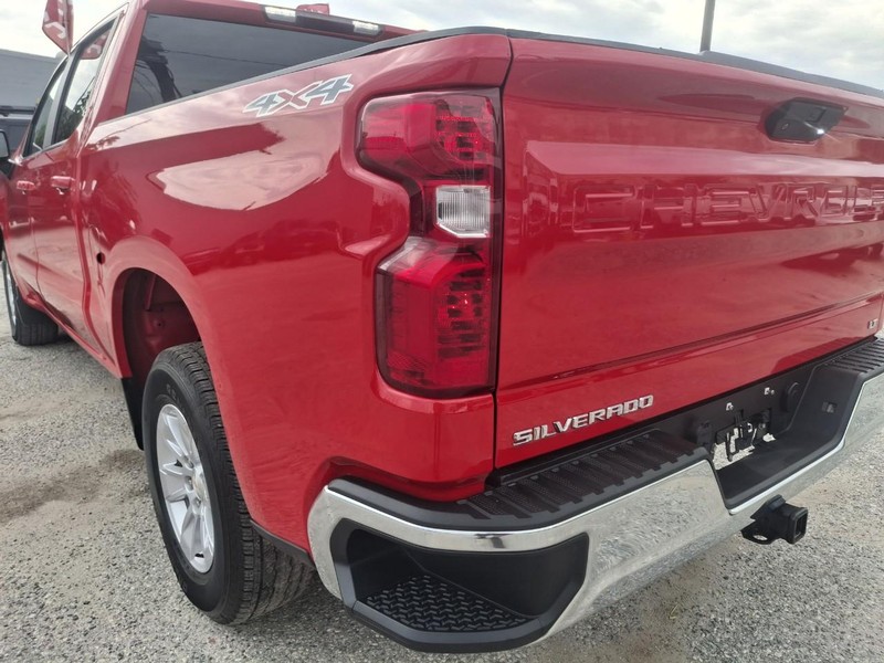 Chevrolet Silverado 1500 Vehicle Full-screen Gallery Image 12