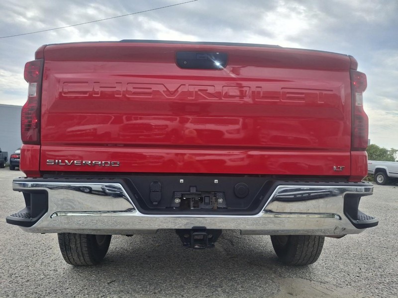 Chevrolet Silverado 1500 Vehicle Full-screen Gallery Image 17