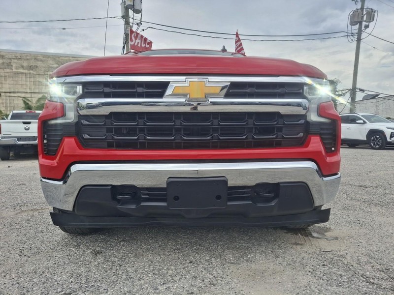 Chevrolet Silverado 1500 Vehicle Full-screen Gallery Image 18