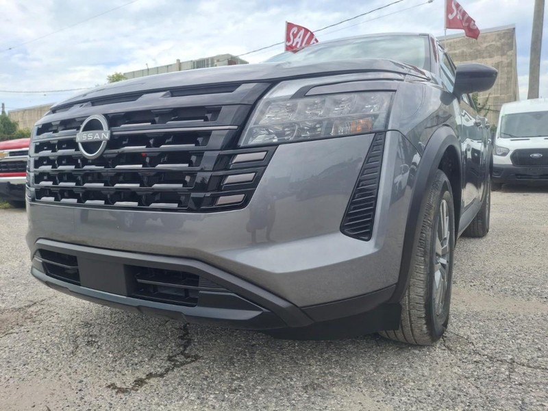Nissan Pathfinder Vehicle Full-screen Gallery Image 4