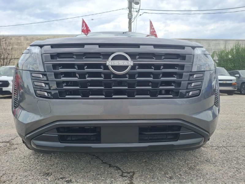 Nissan Pathfinder Vehicle Full-screen Gallery Image 6
