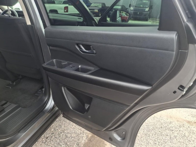 Nissan Pathfinder Vehicle Full-screen Gallery Image 20