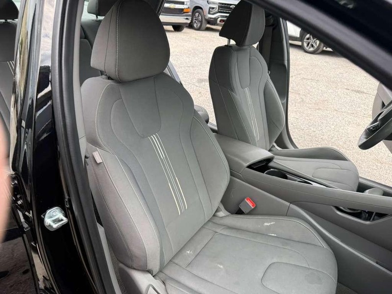 Hyundai Elantra Vehicle Full-screen Gallery Image 14
