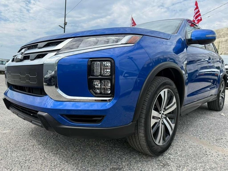 Mitsubishi Outlander Sport Vehicle Full-screen Gallery Image 3