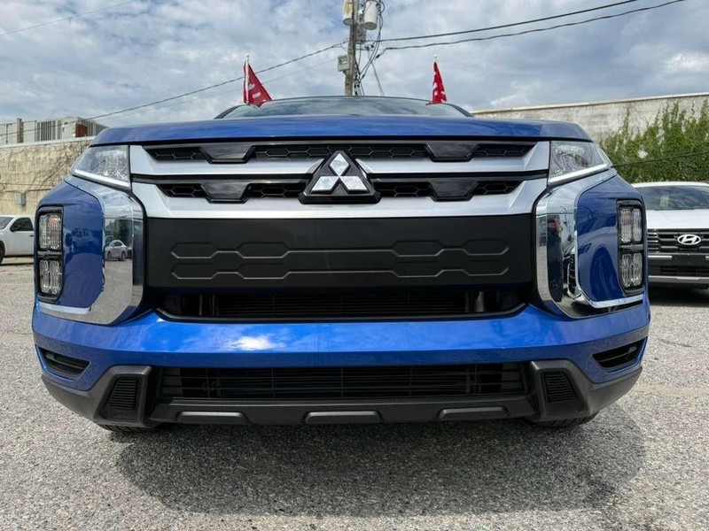 Mitsubishi Outlander Sport Vehicle Full-screen Gallery Image 6