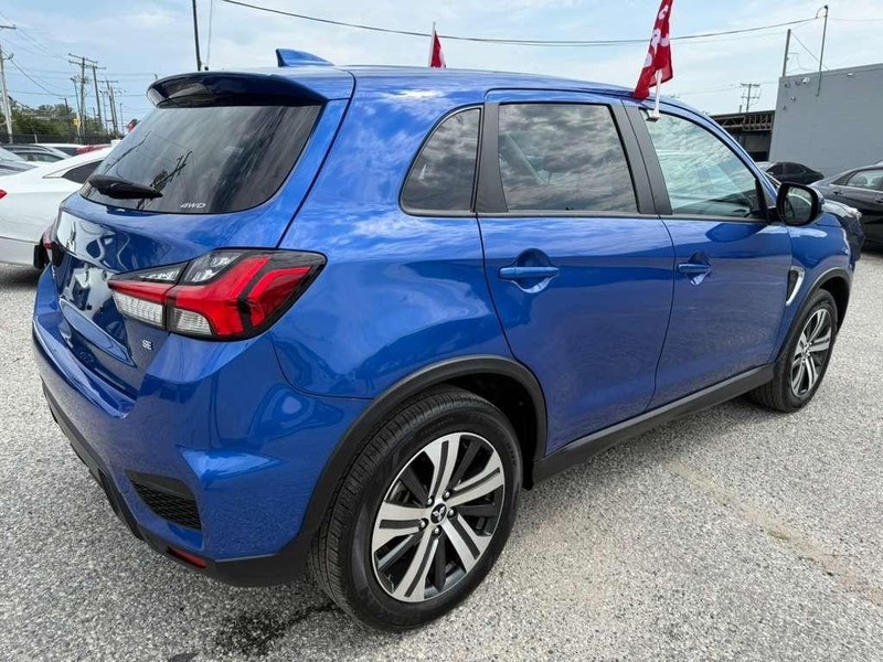 Mitsubishi Outlander Sport Vehicle Full-screen Gallery Image 7