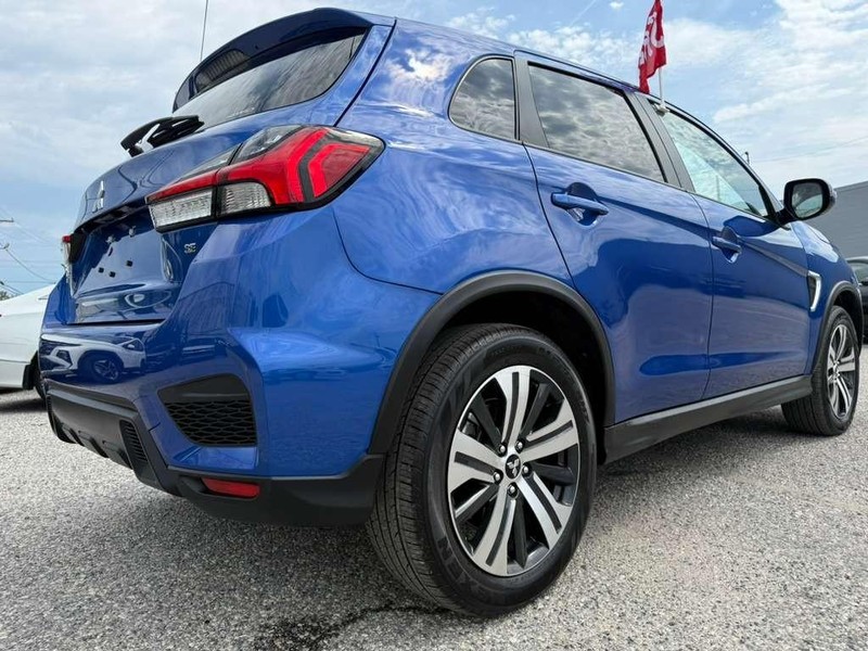 Mitsubishi Outlander Sport Vehicle Full-screen Gallery Image 10