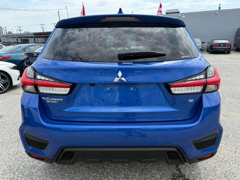 Mitsubishi Outlander Sport Vehicle Full-screen Gallery Image 11