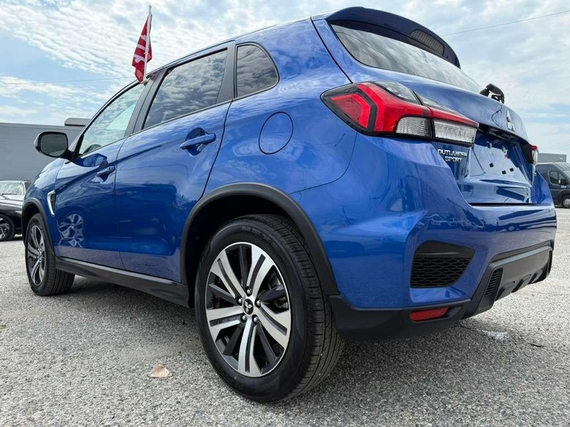 Mitsubishi Outlander Sport Vehicle Full-screen Gallery Image 13
