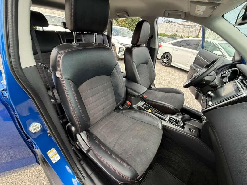 Mitsubishi Outlander Sport Vehicle Full-screen Gallery Image 15