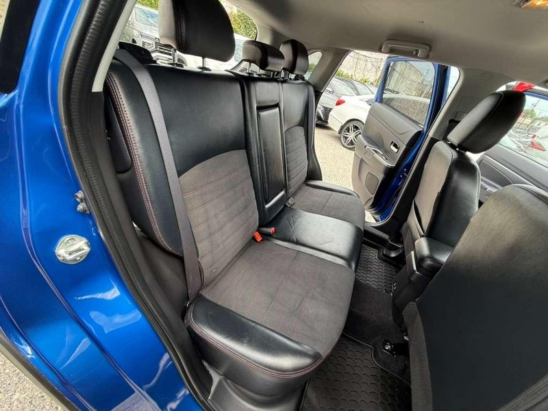 Mitsubishi Outlander Sport Vehicle Full-screen Gallery Image 18