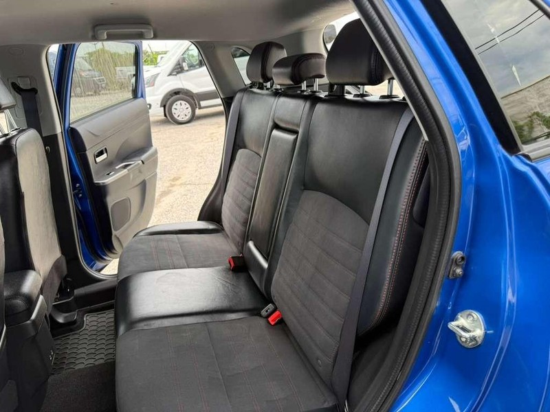 Mitsubishi Outlander Sport Vehicle Full-screen Gallery Image 22